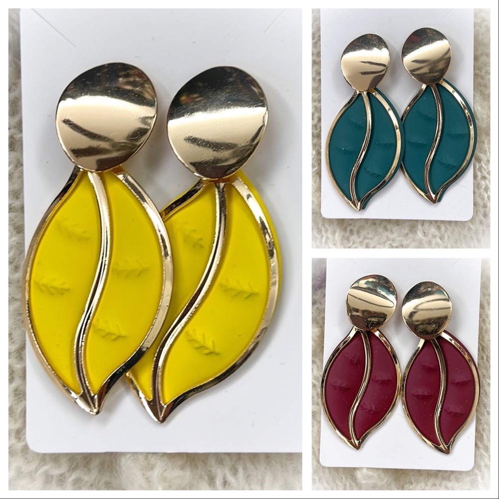 💕Beautiful Leaf Dangle Fashion Earrings Goldtone💕